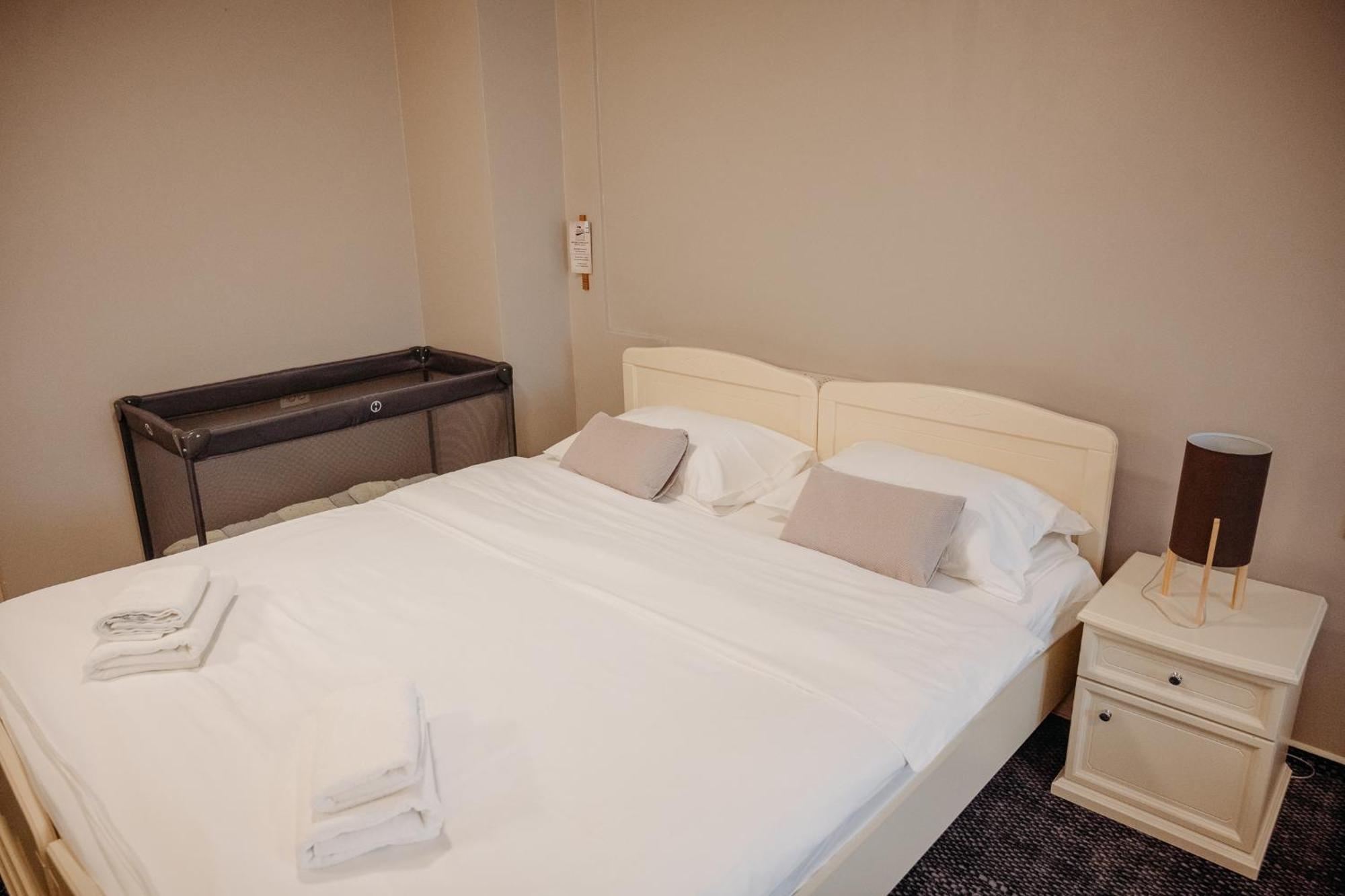 Hotel Kunst Krsko Bilik gambar
