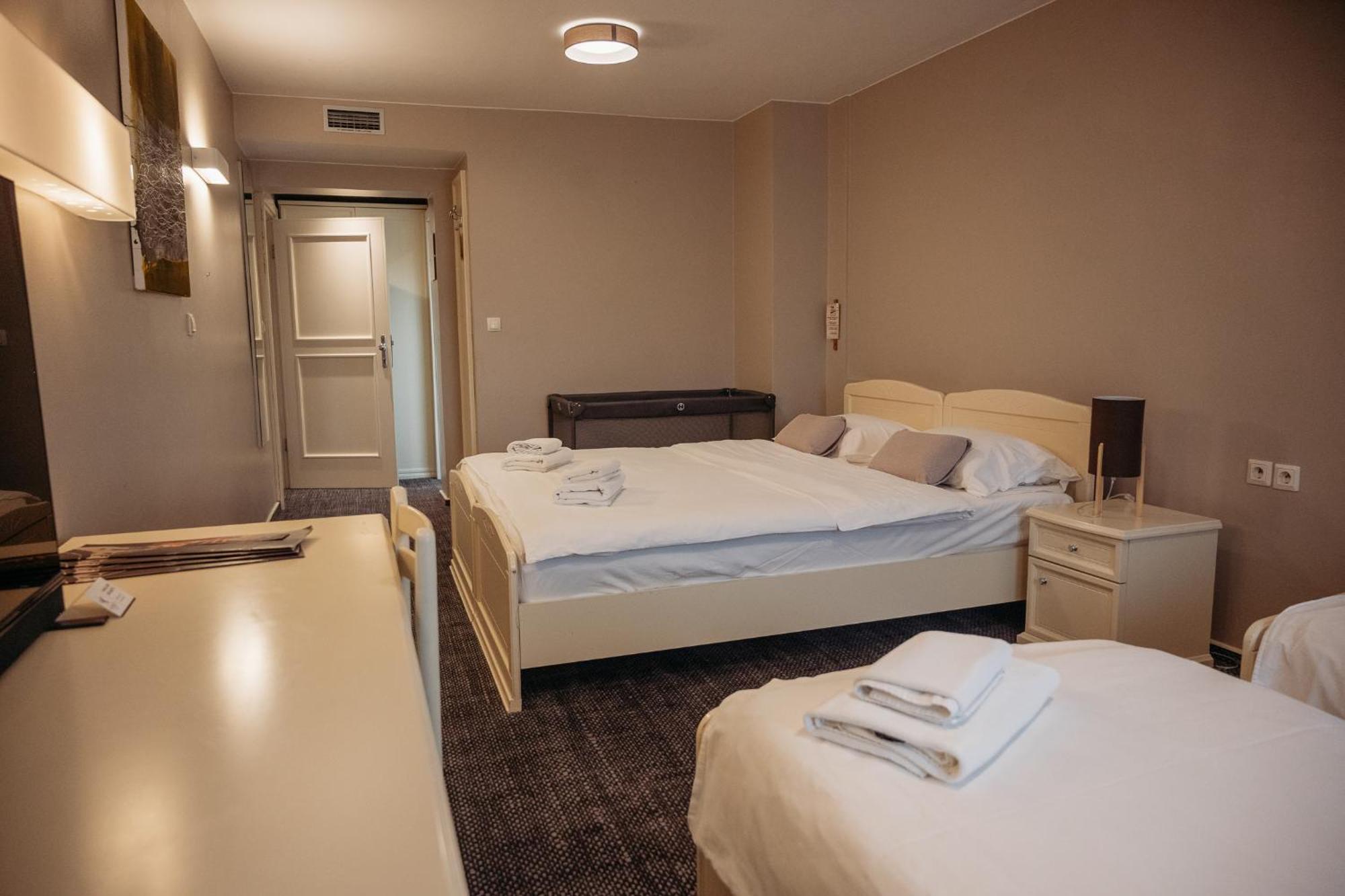 Hotel Kunst Krsko Bilik gambar