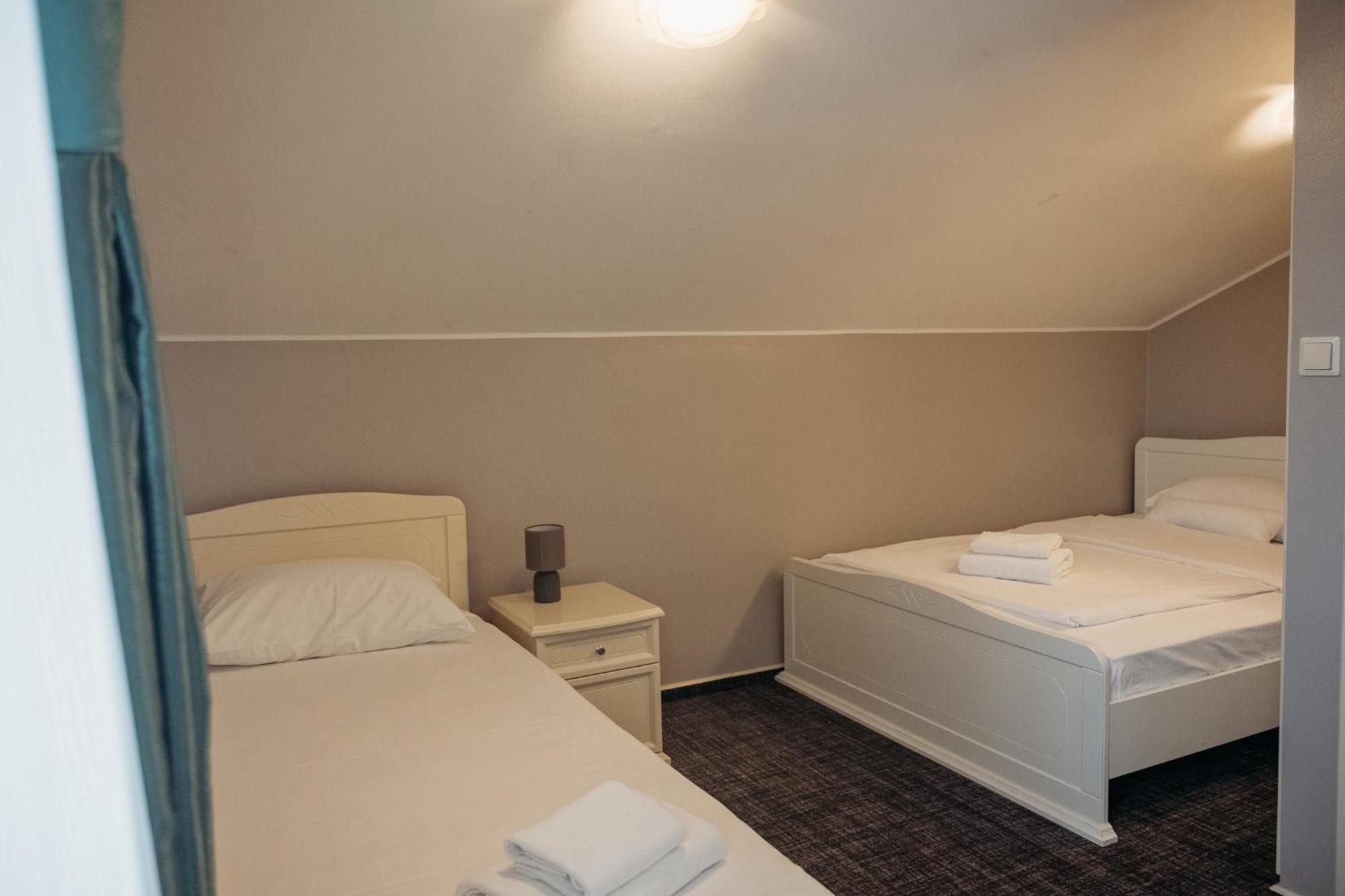 Hotel Kunst Krsko Bilik gambar